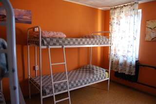 Хостелы Sweetdream Hostel Харьков Кровать в общем 6-местном номере для мужчин и женщин-1