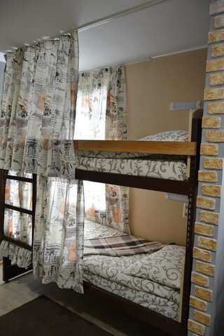 Хостелы Sweetdream Hostel Харьков Кровать в общем номере для мужчин и женщин с 10 кроватями-7