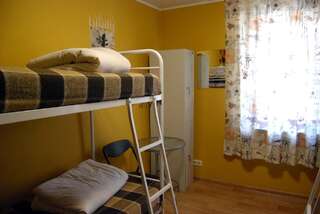 Хостелы Sweetdream Hostel Харьков Кровать в общем 4-местном номере для мужчин и женщин-1