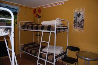 Хостелы Sweetdream Hostel Харьков Кровать в общем 4-местном номере для мужчин и женщин-1